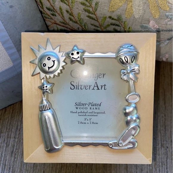 Rotating music box with slots for four photos and a central compartment. Silver. - Picture 2 of 7